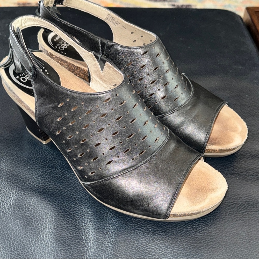 ABEO B.I.O. System “Berrie” Perforated Leather Slingback Heel Sandals 10N Narrow